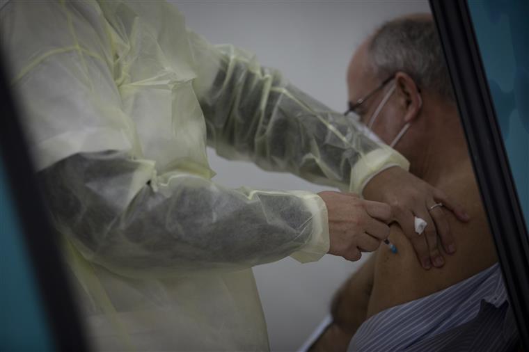 ‘Casa Aberta’ para dose de reforço e vacina da gripe disponível para pessoas com 75 anos ou mais