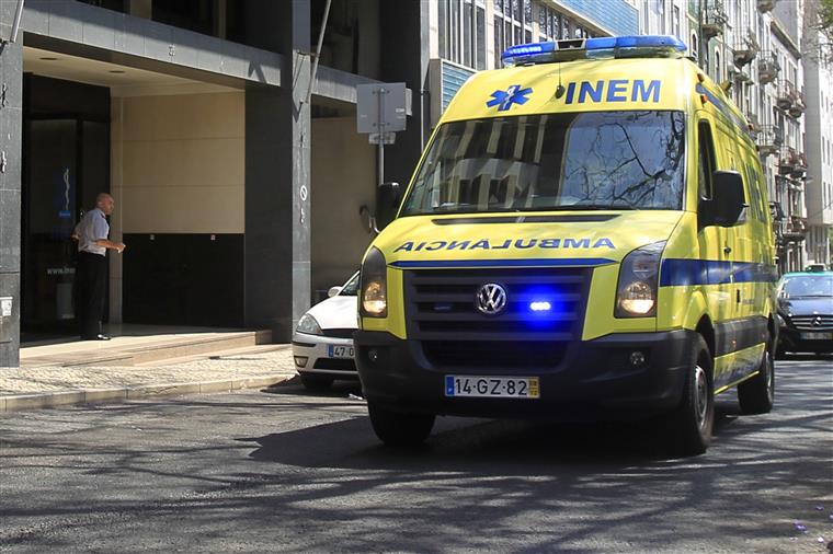 INEM equipa ambulâncias com monitores de sinais vitais que permitem realizar eletrocardiogramas