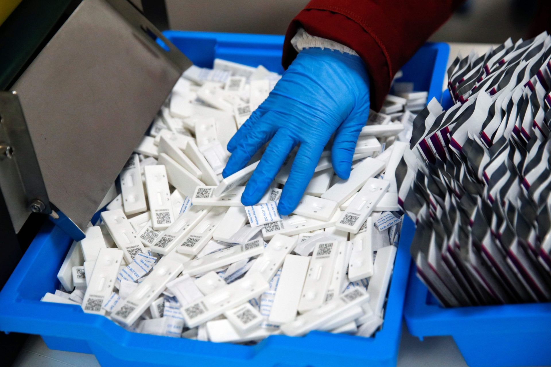 Governo volta a comparticipar testes rápidos de antigénios nas farmácias e laboratórios aderentes ao regime