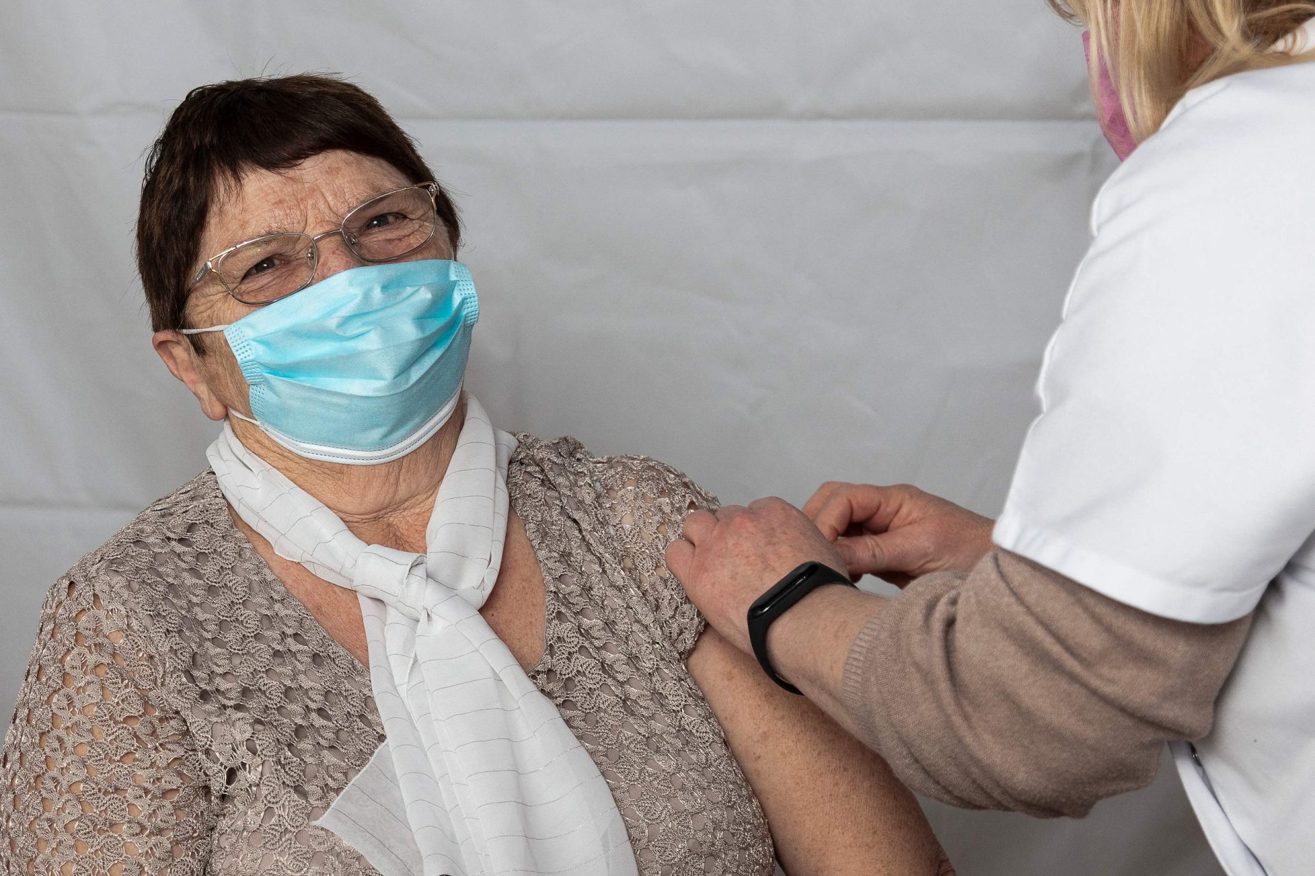 Pessoas com 65 ou mais anos podem agendar dose de reforço da vacina da covid-19 e também da gripe