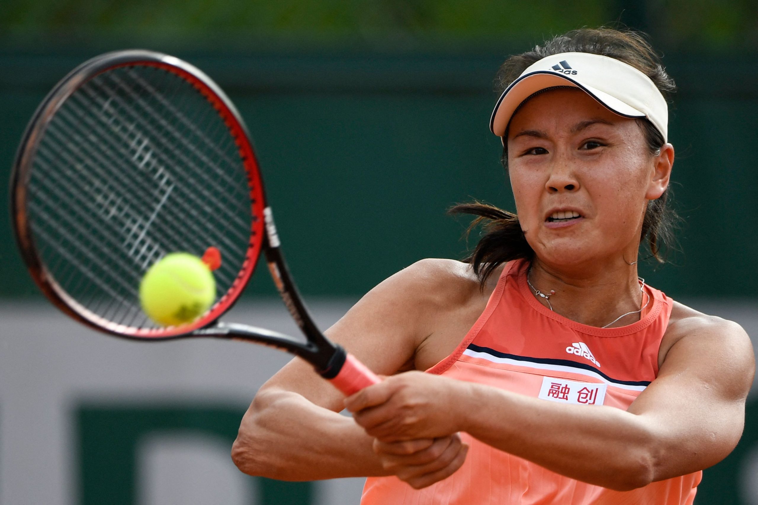 Tenista chinesa Peng Shuai reaparece duas semanas depois