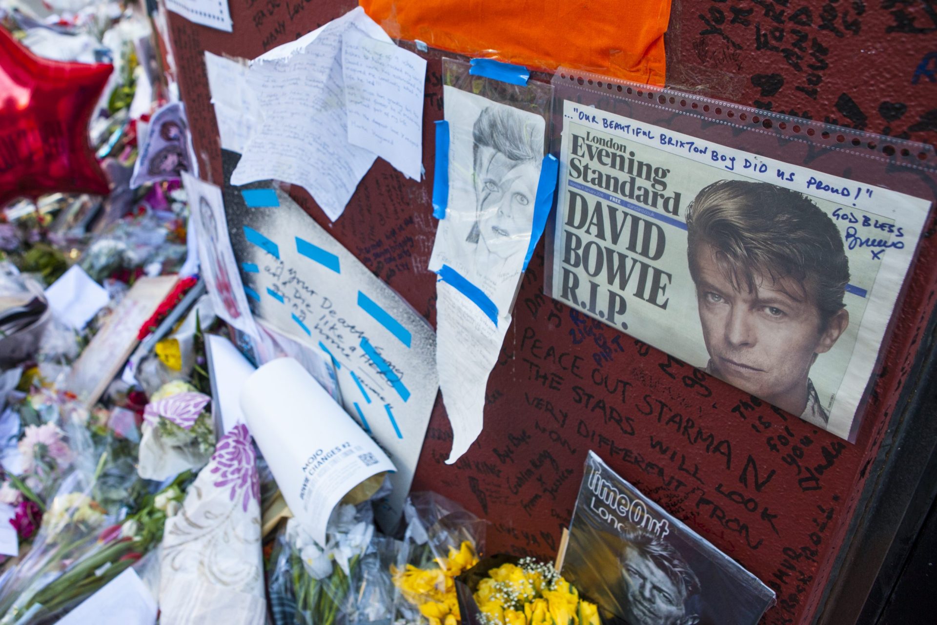 Filho de David Bowie partilha mensagem emotiva no quinto aniversário da morte do cantor