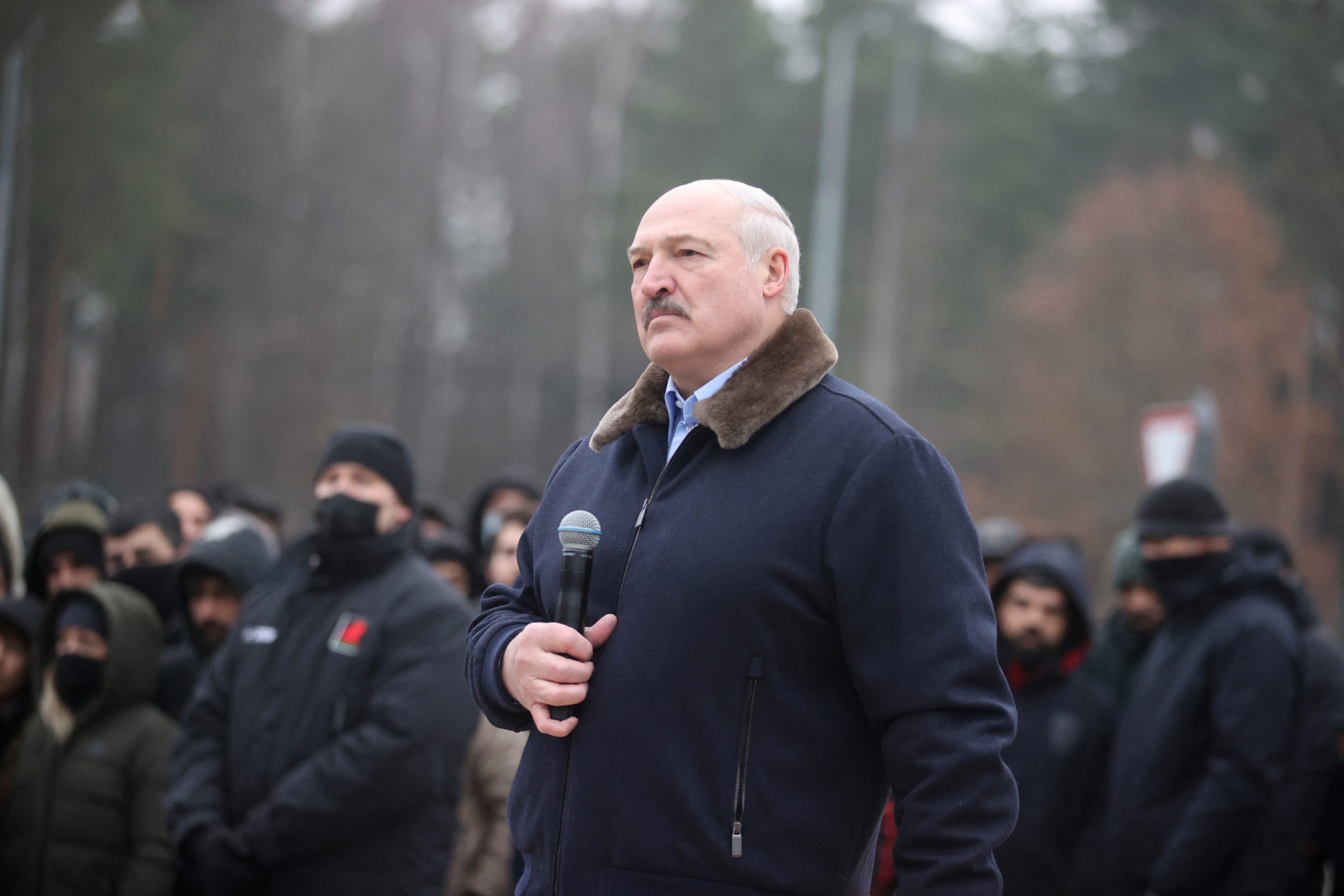 Lukashenko prometeu a Merkel resolver crise migratória na fronteira com a Polónia