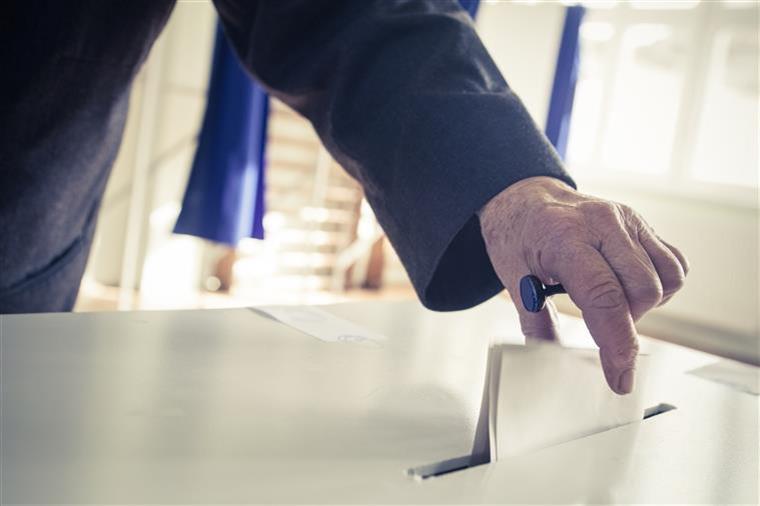 Eleitores vão poder votar com cartão de cidadão caducado