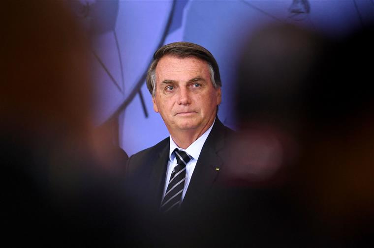 Bolsonaro retira condecoração a investigador contra o uso da cloroquina no tratamento da covid-19
