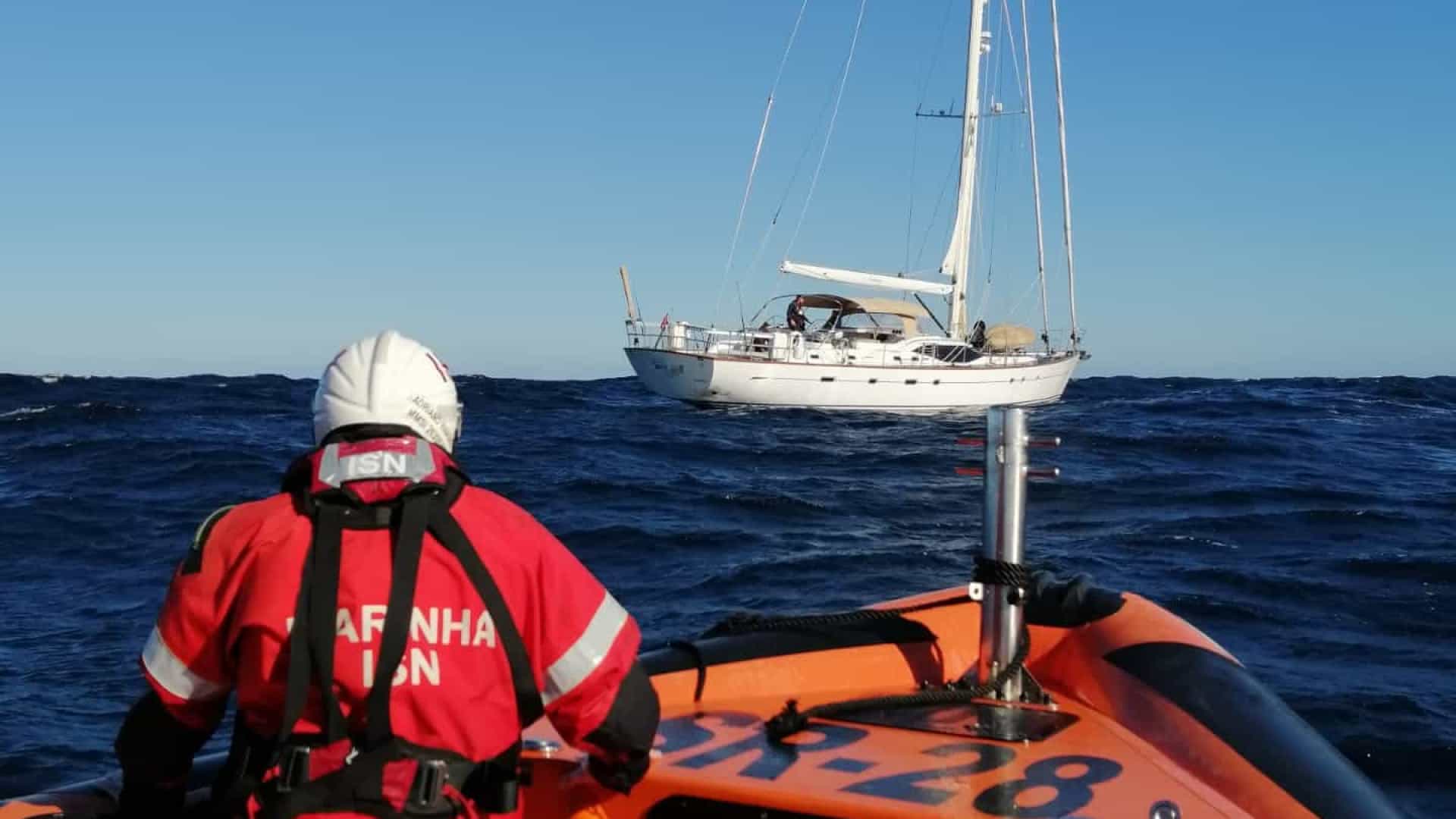 Jovem inglês de 20 anos resgatado de veleiro a 120 km do porto de Leixões