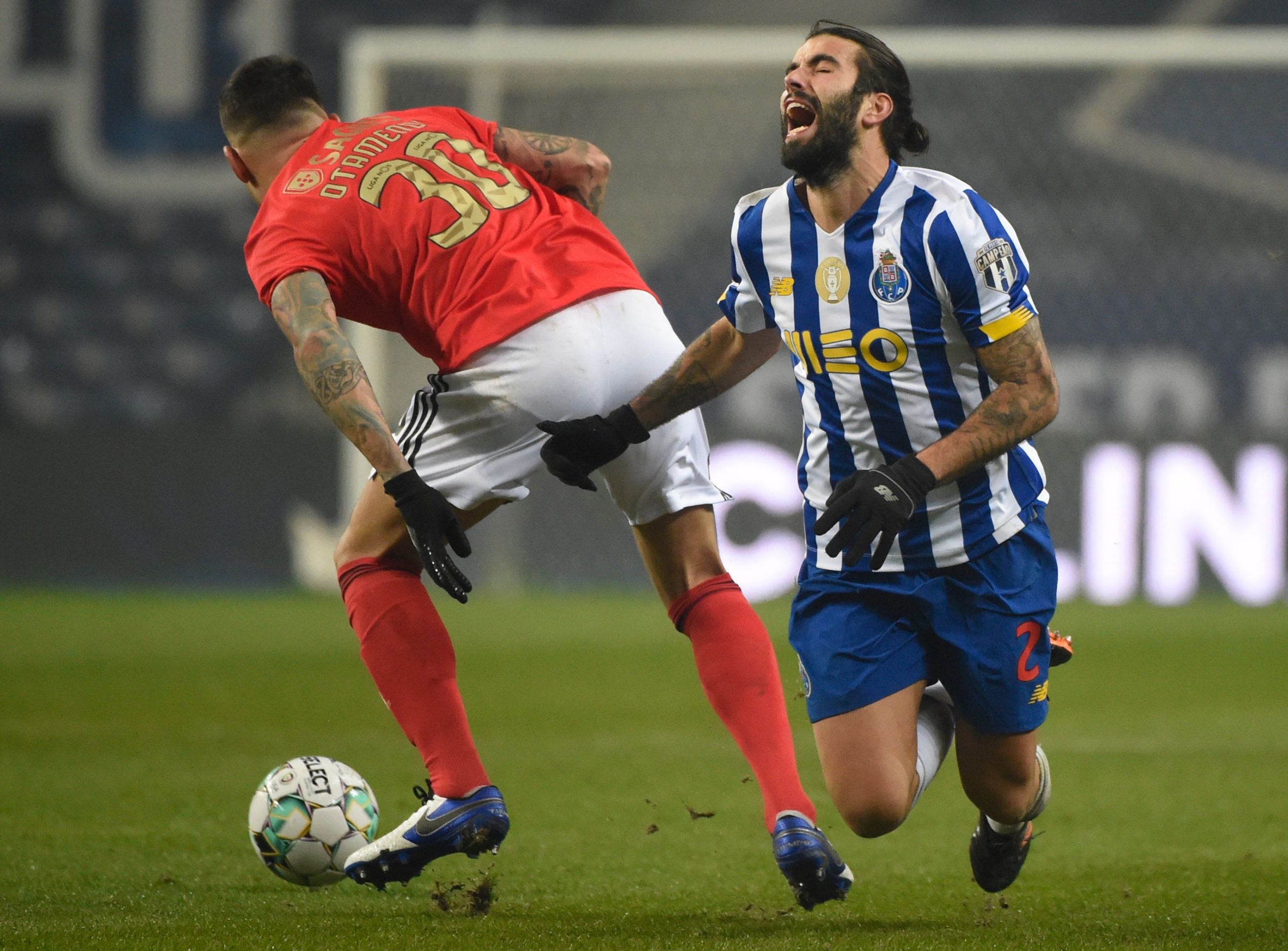 FC Porto com três jogadores infetados