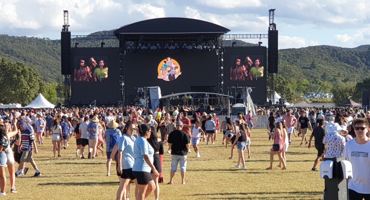 Nova Zelândia autoriza concerto num parque desportivo com milhares de pessoas