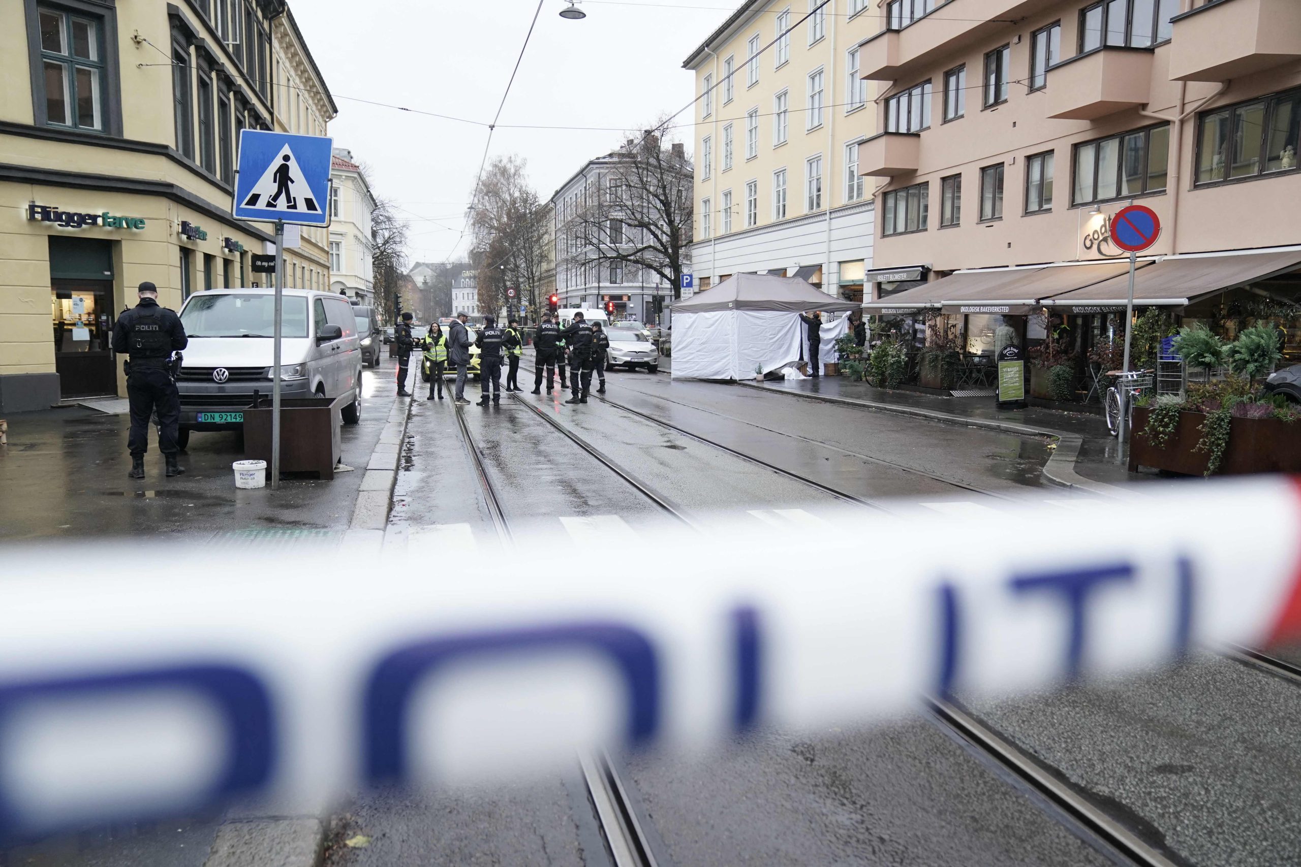 Homem abatido após ameaçar pessoas e esfaquear um polícia em Oslo