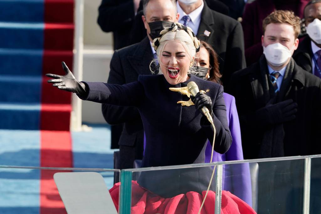 Lady Gaga revela que usou vestido à prova de balas na tomada de posse de Joe Biden