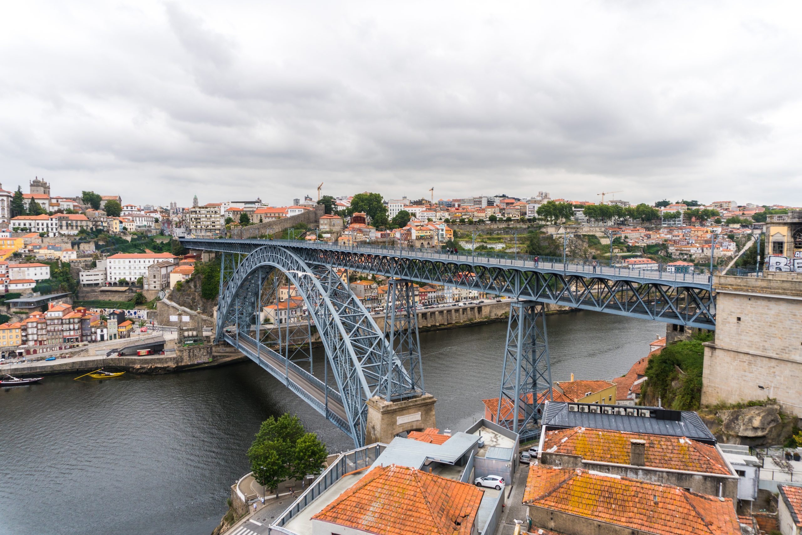 Câmara do Porto encerrou parques municipais murados, parques infantis e cemitérios