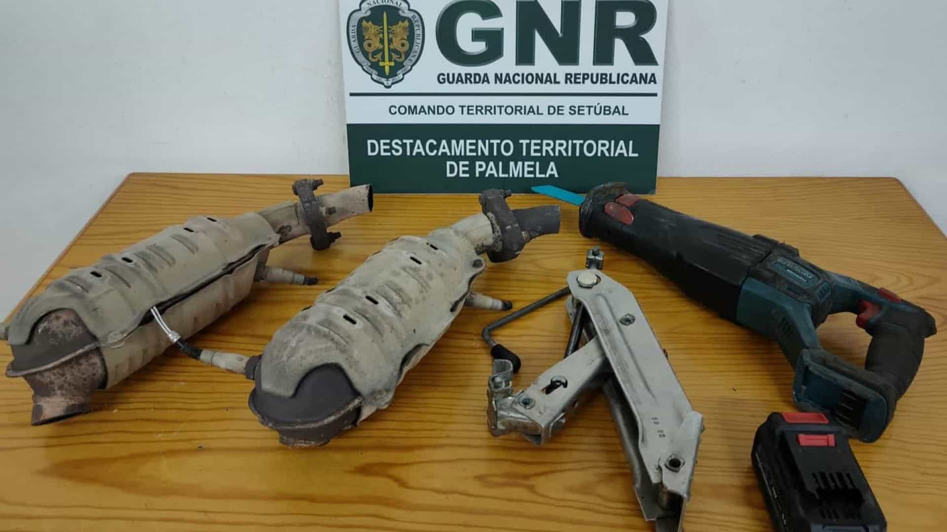 Trio detido em flagrante pela GNR por furto de catalisadores
