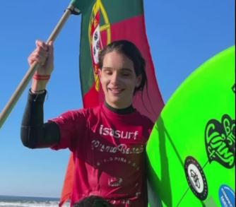 Aos 16 anos, Marta Paço volta a fazer história: Jovem sagra-se campeã mundial de surf adaptado