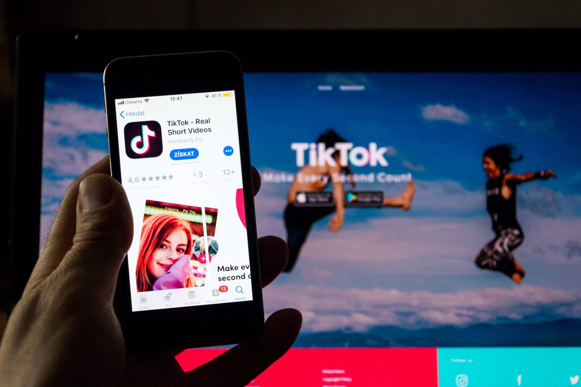 Menina de 10 anos morre sufocada ao fazer desafio do TikTok em Itália