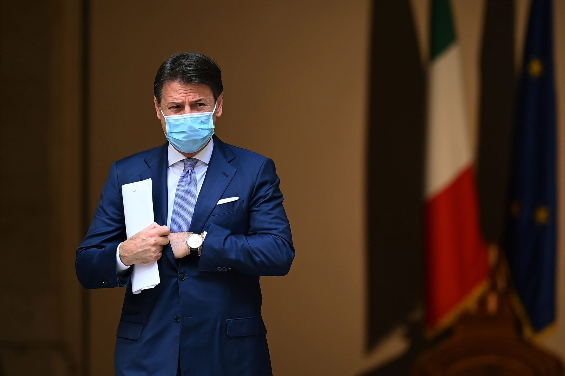 Primeiro-ministro italiano demite-se na terça-feira