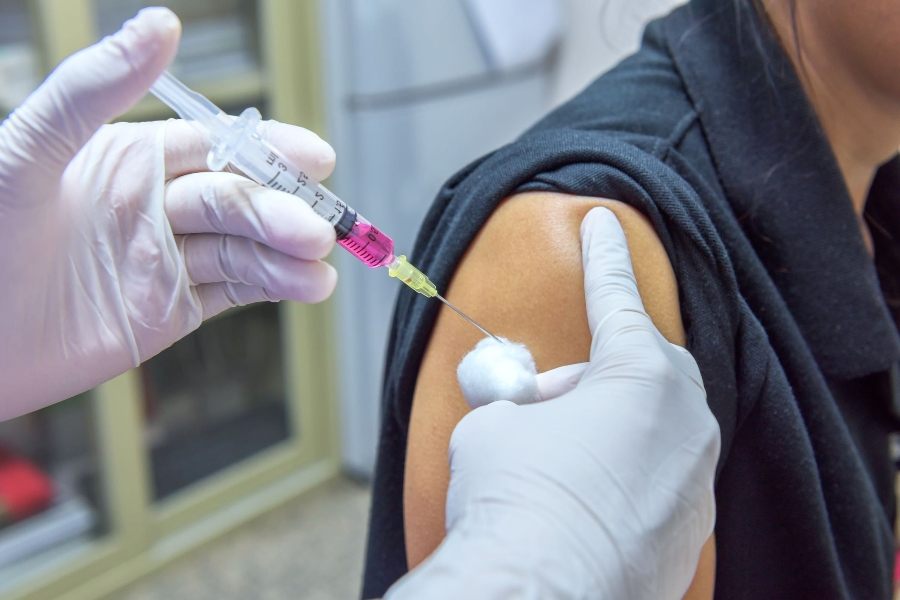 Vídeo de jovem norte-americano a receber vacina torna-se viral no TikTok