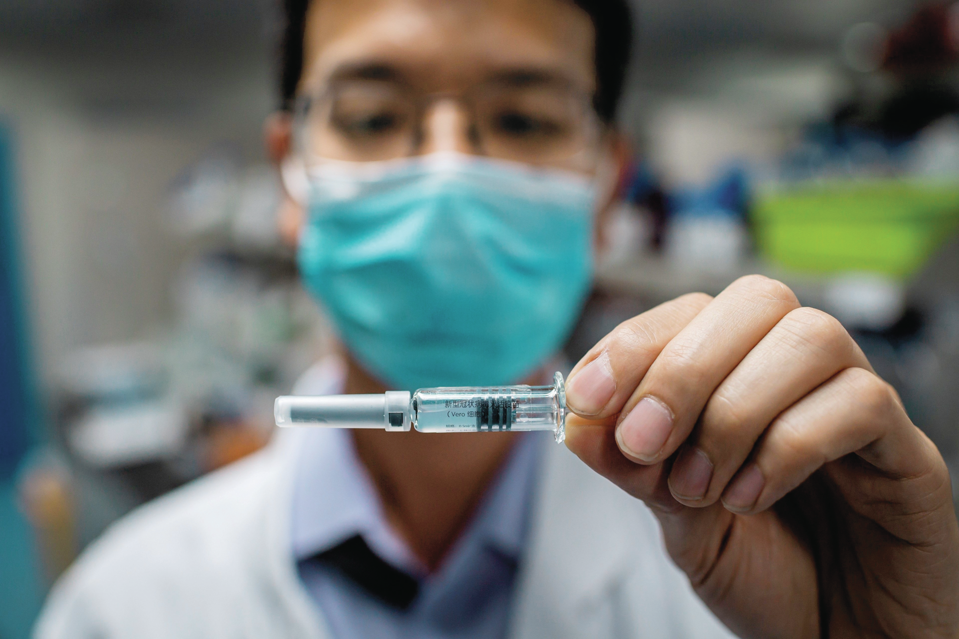 Governo diz que é falso que se tenha desperdiçado a sexta dose de cada frasco de vacinas