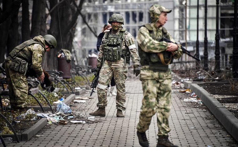 Autoridades russas de Kherson pedem retirada de civis devido a resistência ucraniana