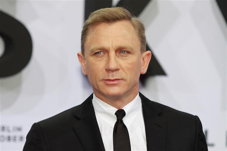 Daniel Craig condecorado com a mesma ordem que James Bond