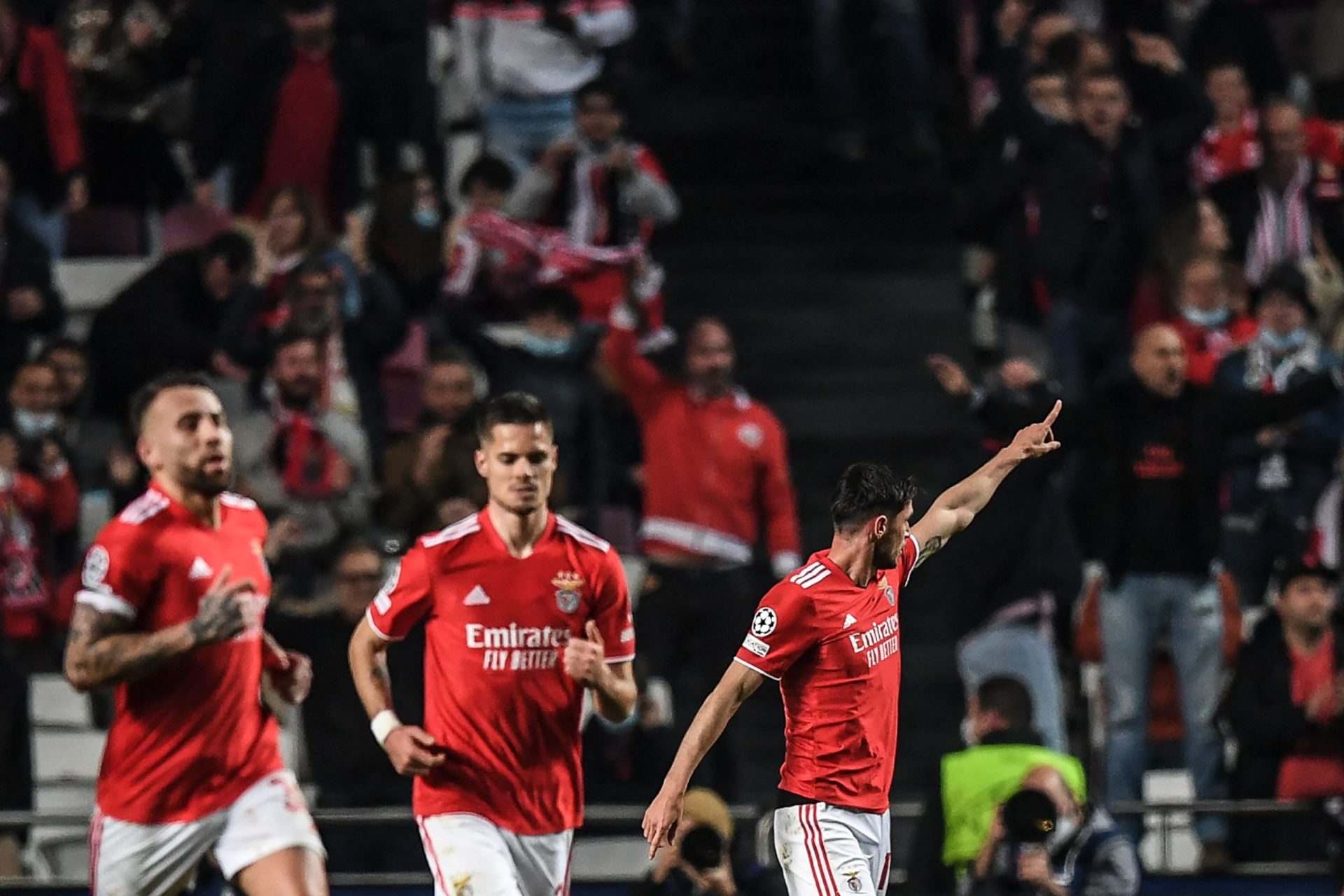 Benfica vence Juventus por 4-3