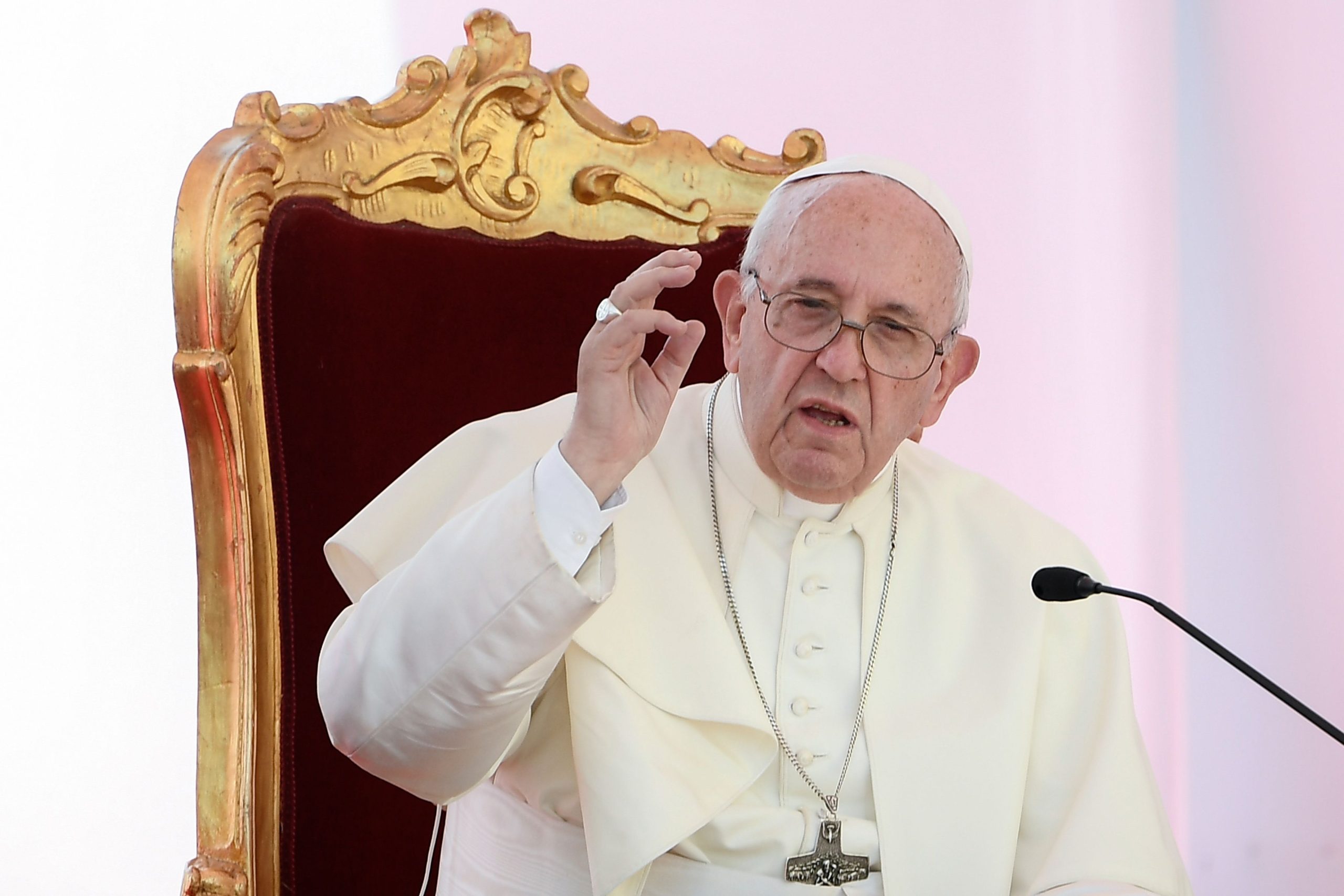 Até “os padres e as freiras” têm o vício da pornografia, alerta o Papa