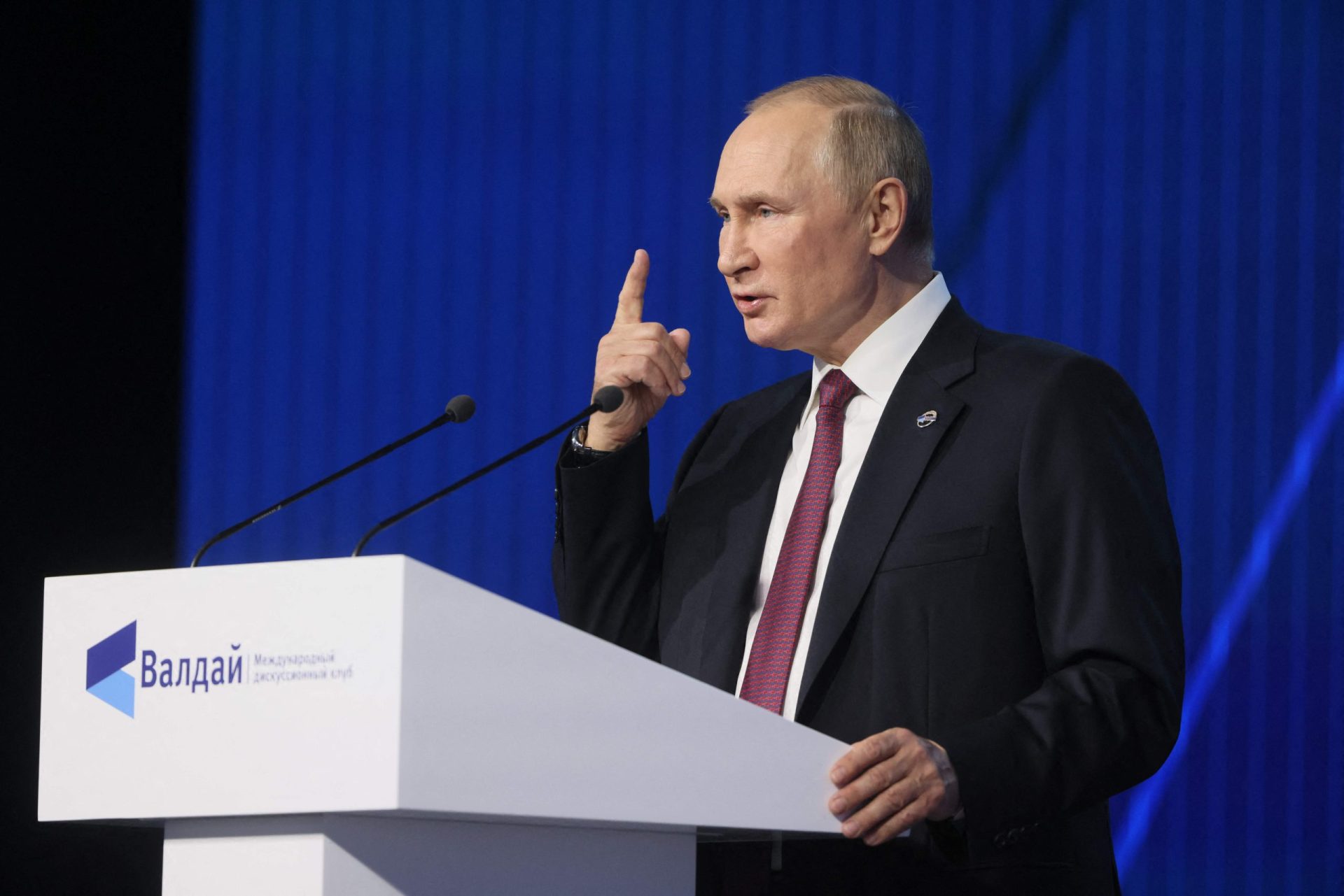 Ucrânia. Putin fala de um &#8220;jogo sujo&#8221; e teme-se guerra no espaço