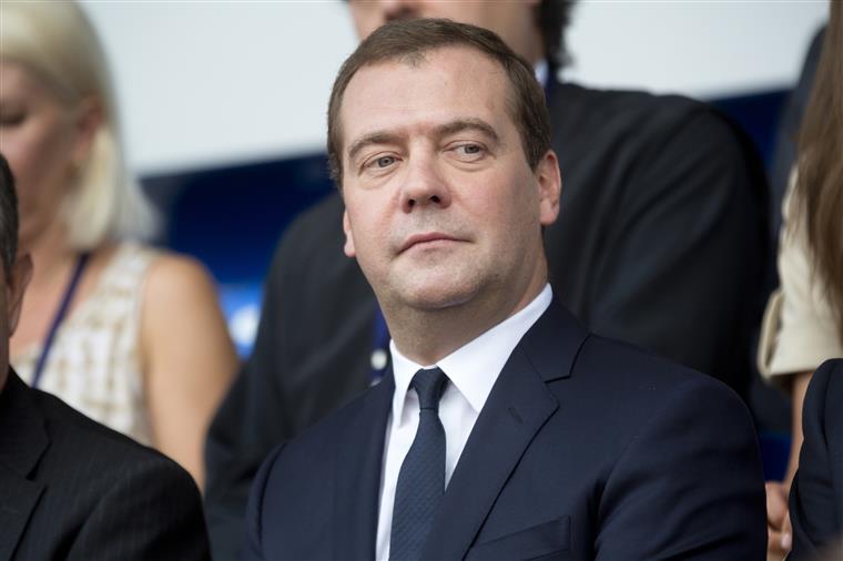 Dmitry Medvedev sugere a Elon Musk que deixe de ajudar Ucrânia
