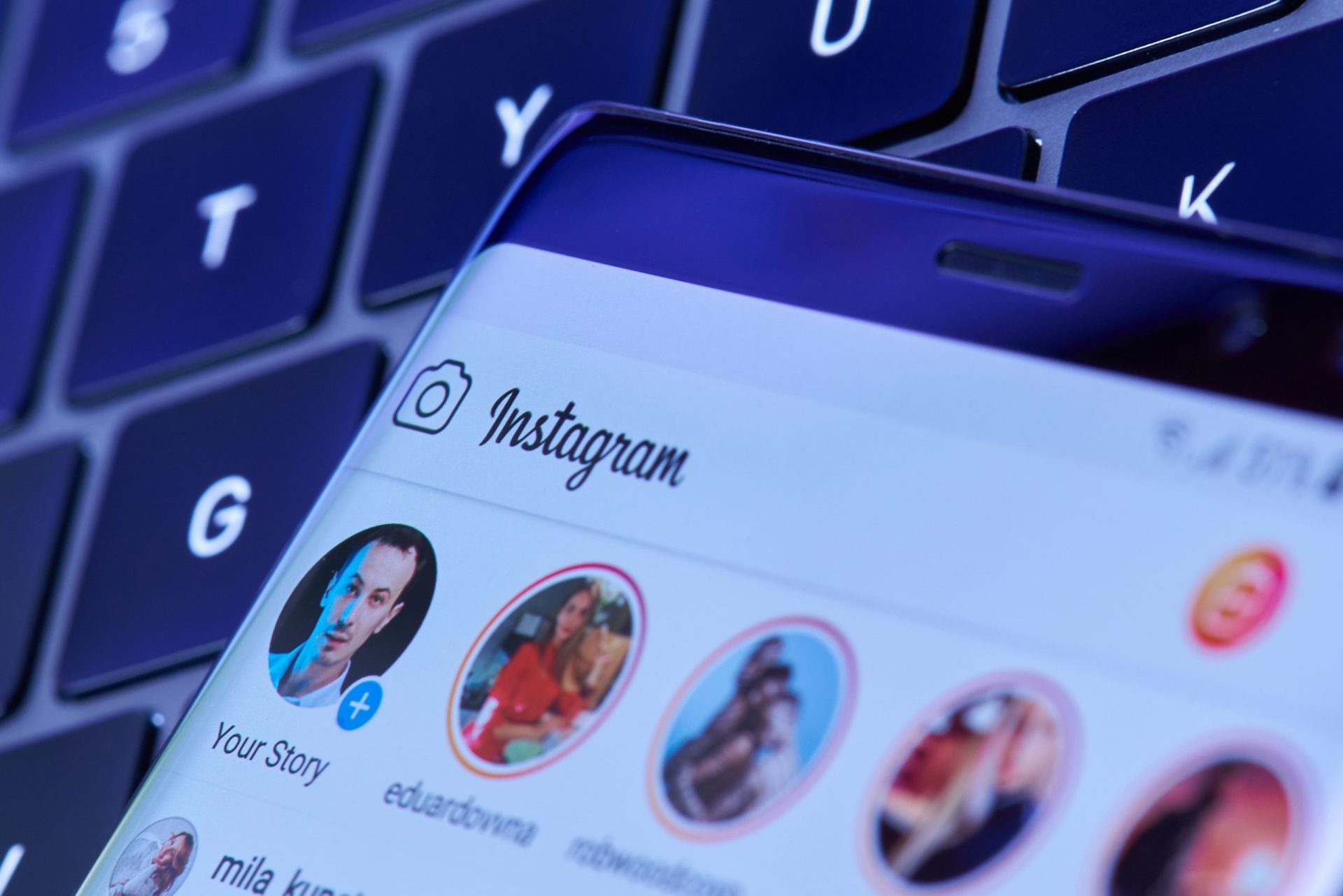 Contas suspensas e perda de seguidores. Milhares de utilizadores do Instagram reportam problemas
