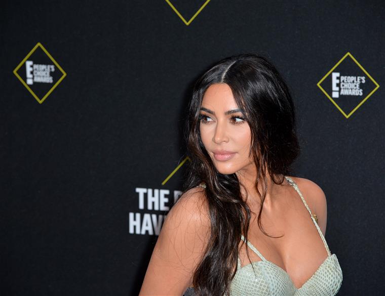Kim Kardashian multada por ter promovido uma criptomoeda no Instagram