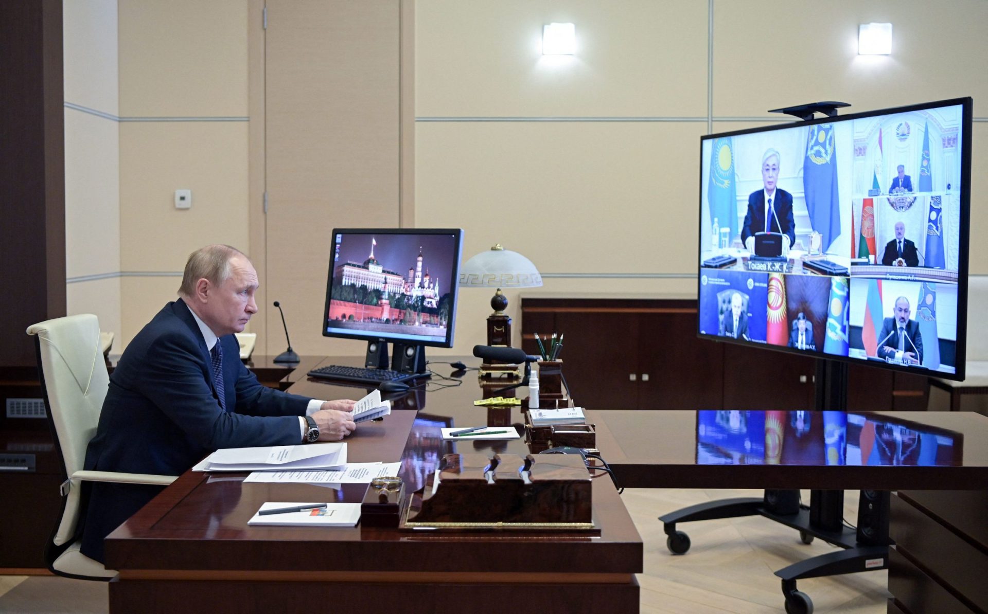 Putin anuncia que forças russas vão deixar o Cazaquistão