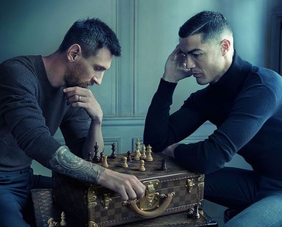 Cristiano Ronaldo e Messi jogam xadrez em campanha da Louis Vuitton