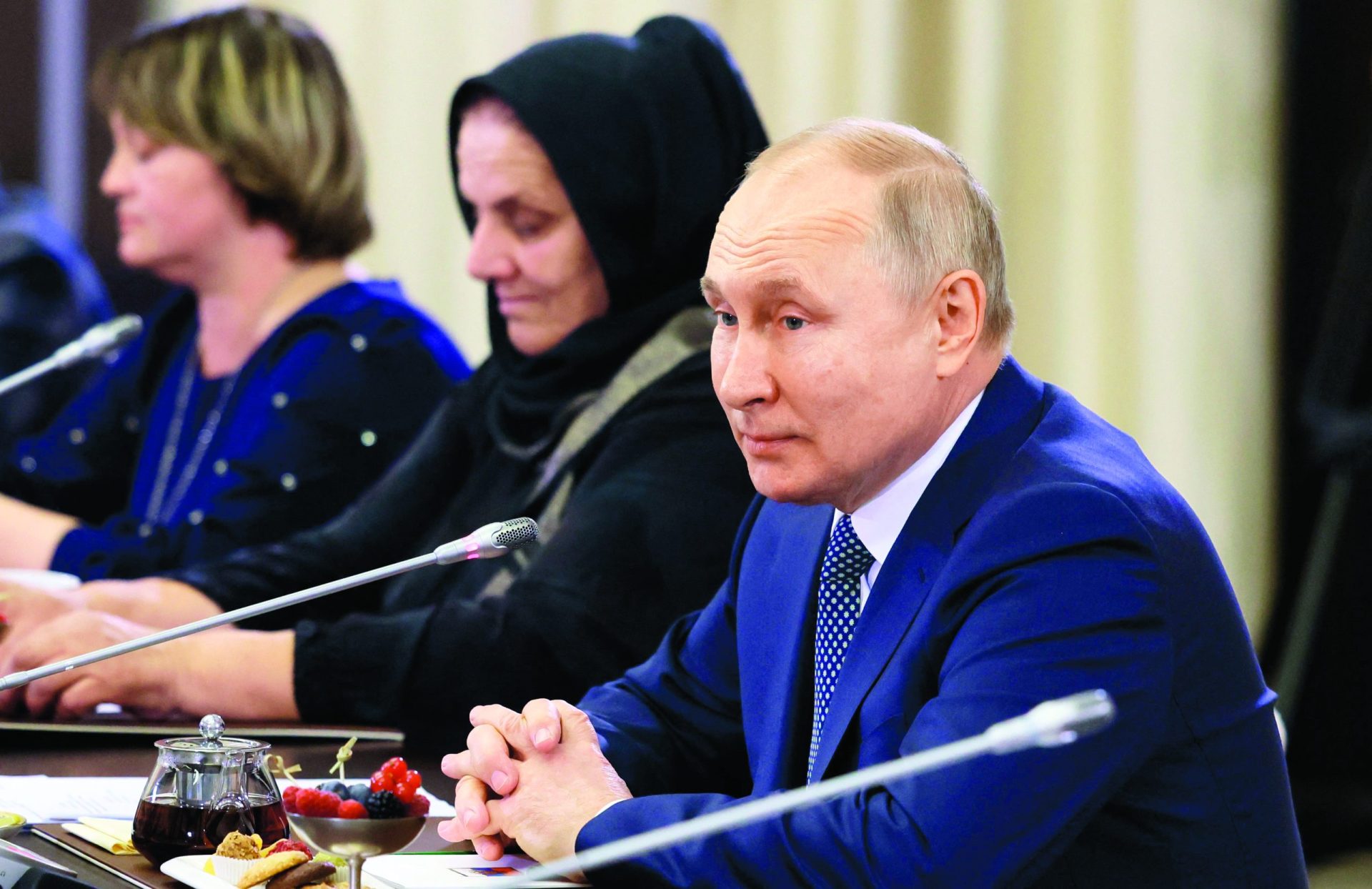 Putin encontra-se com mães de luto