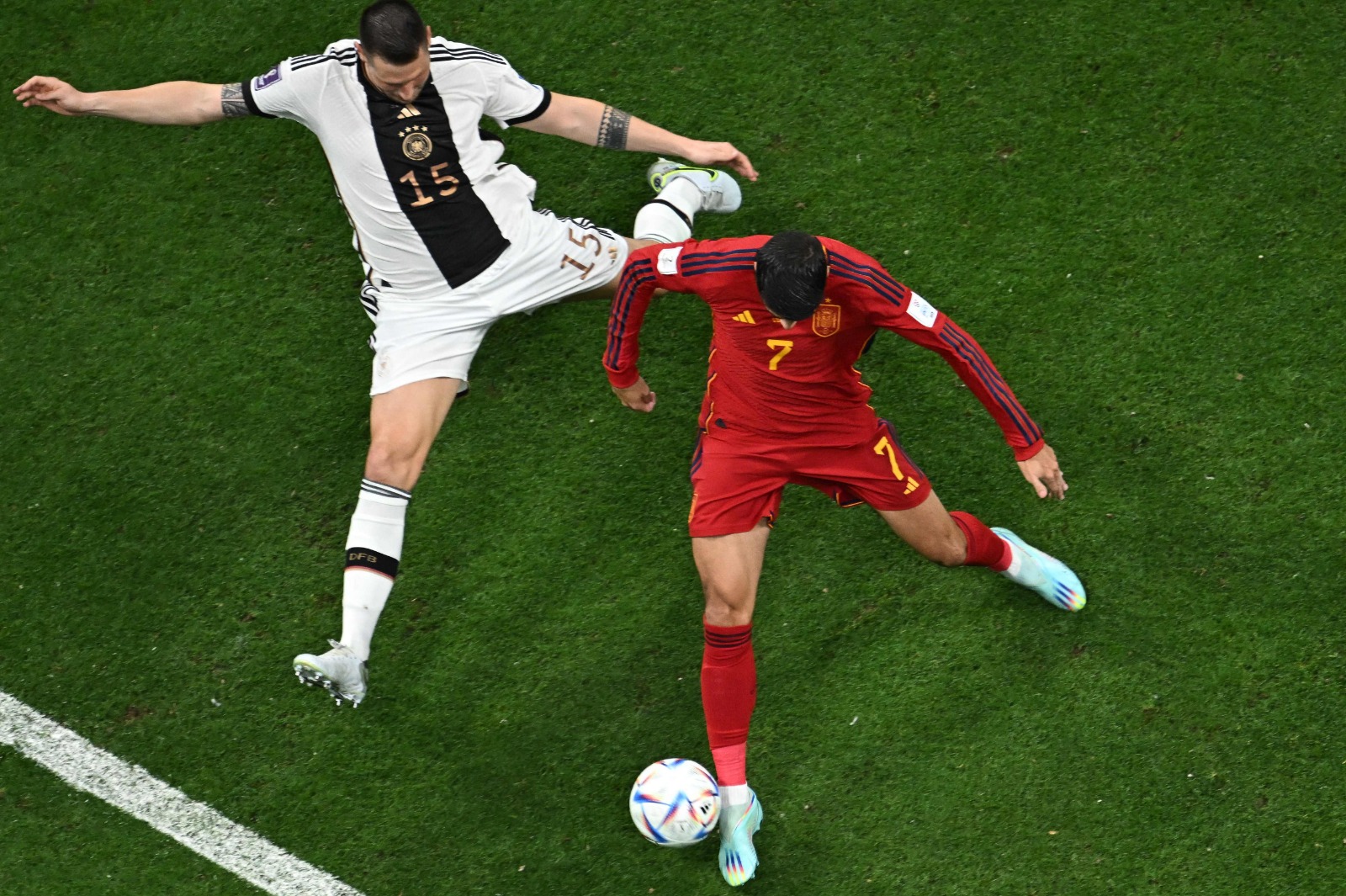 Espanha e Alemanha empatam a um golo