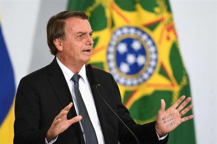 Bolsonaro diz que Omicron é &#8220;bem-vinda&#8221; no Brasil