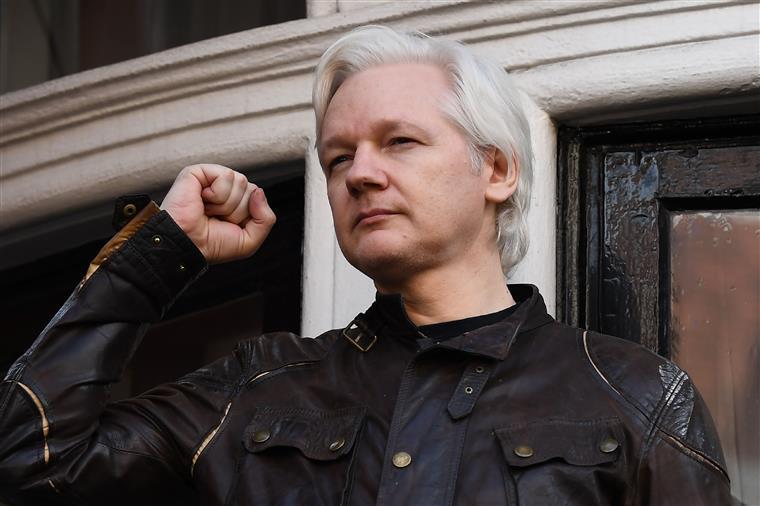 Pedido de suspensão do processo contra Julian Assange
