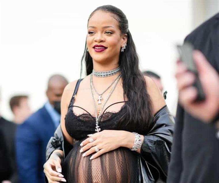 Rihanna partilha pela primeira vez imagens do filho