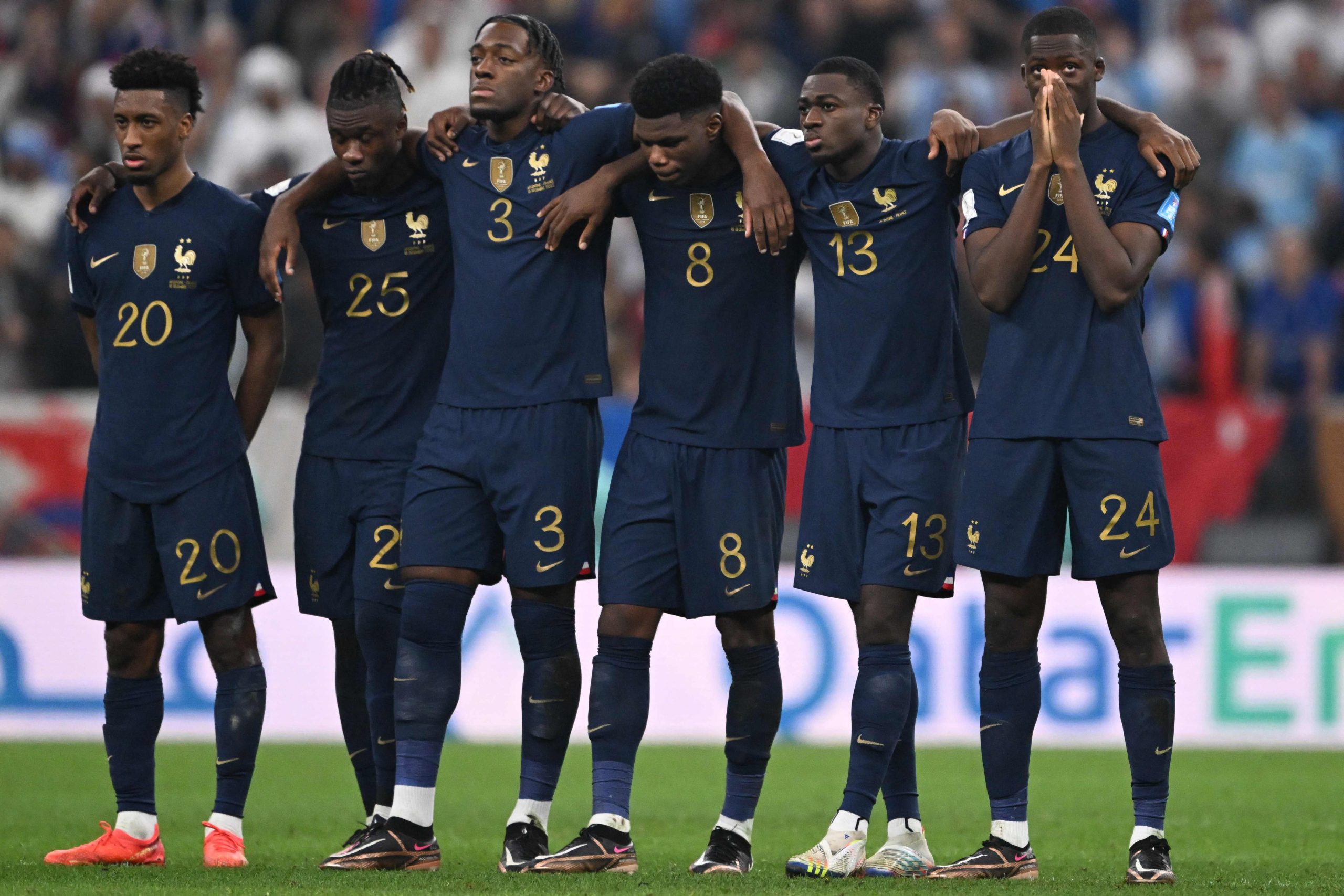 Federação francesa denuncia autores de insultos racistas a jogadores