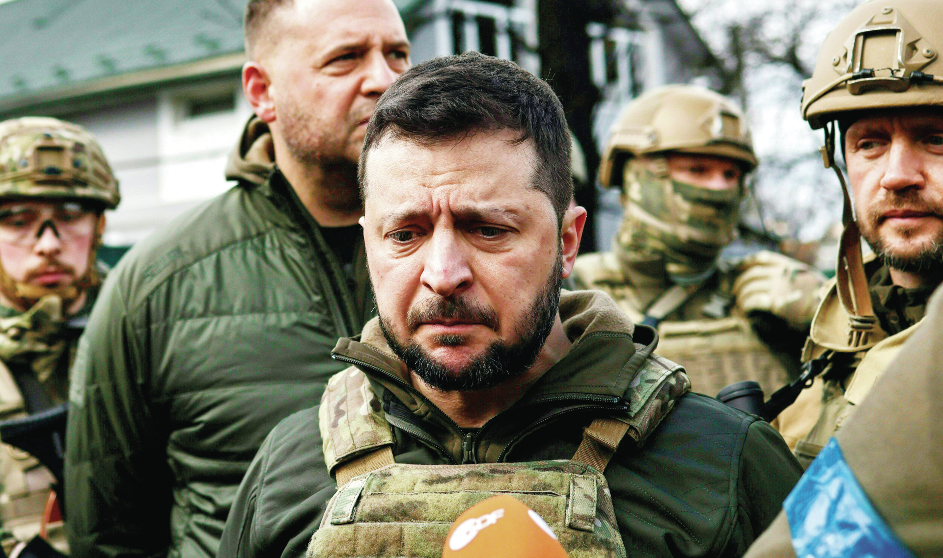 Ucrânia: Zelensky no ponto mais quente da linha da frente