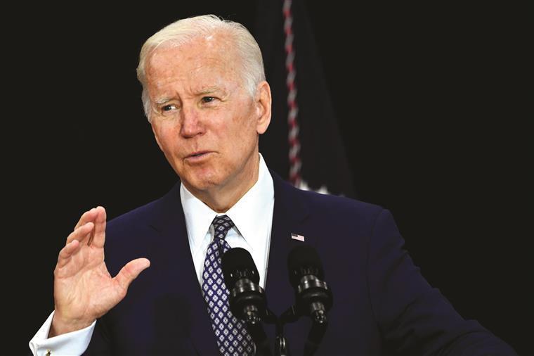 Biden garante apoio a Zelensky para uma &#8220;paz justa&#8221;