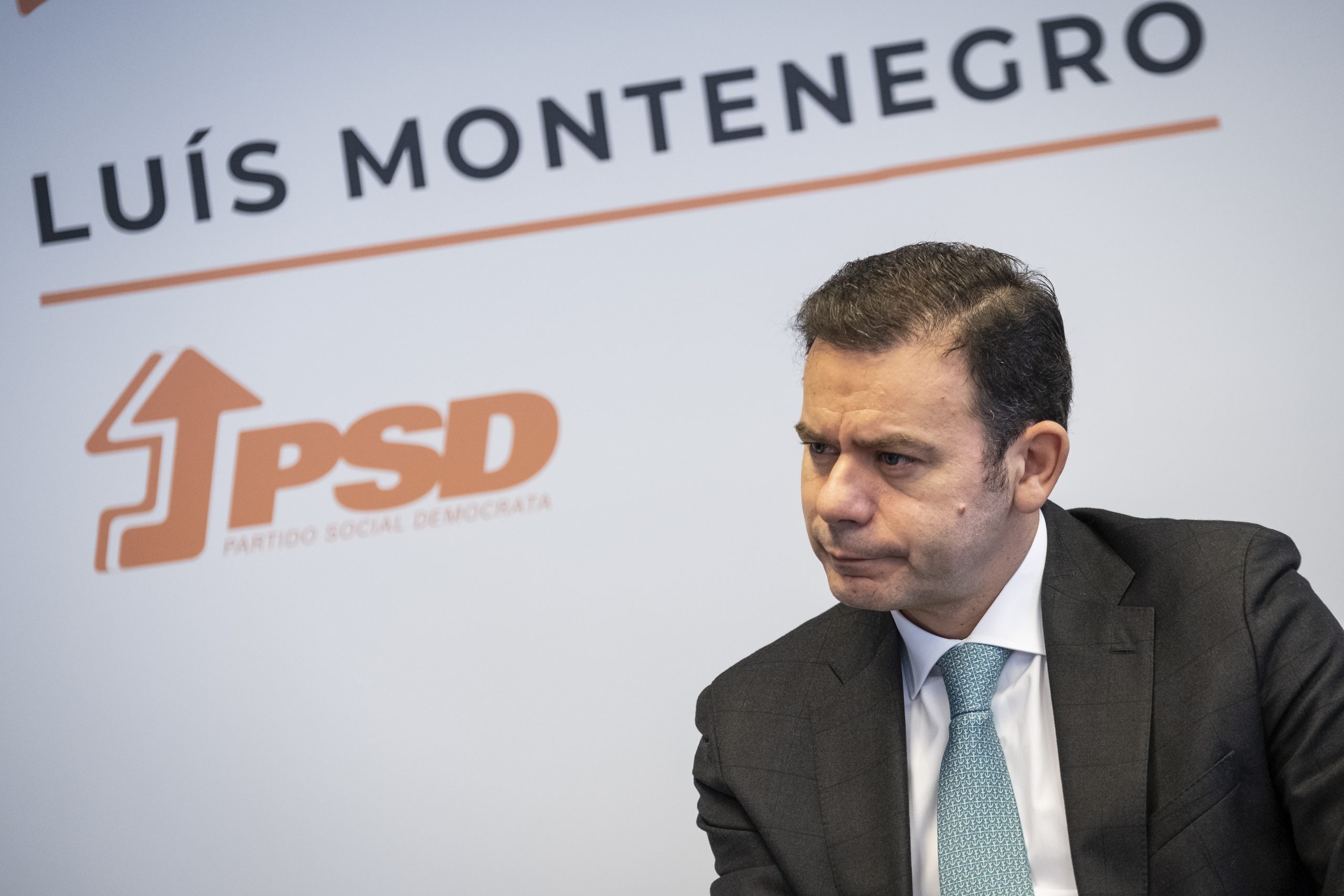 Montenegro acusa Costa de querer que portugueses se &#8220;habituem&#8221; à pobreza