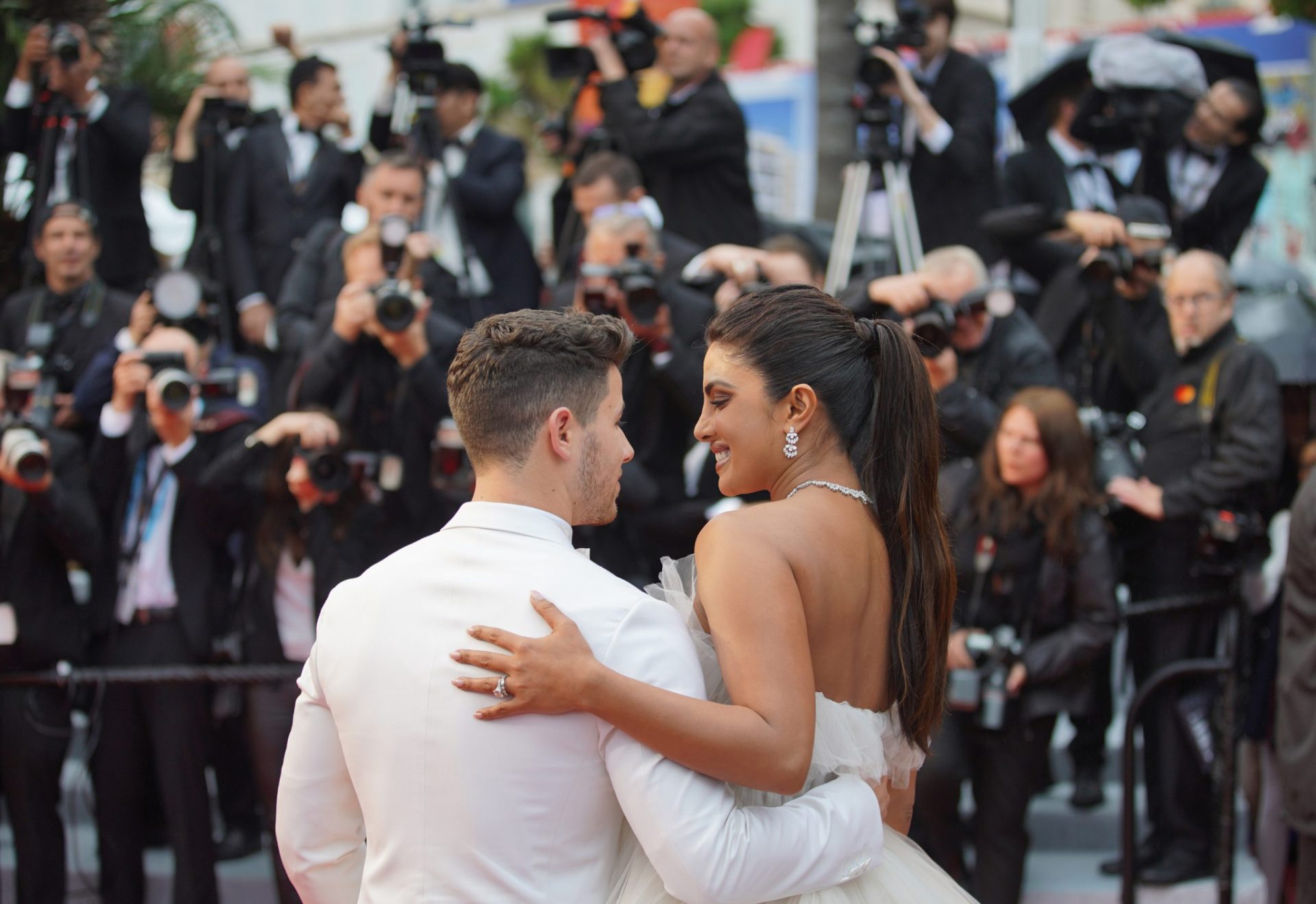 Nick Jonas e Priyanka Chopra foram pais pela primeira vez