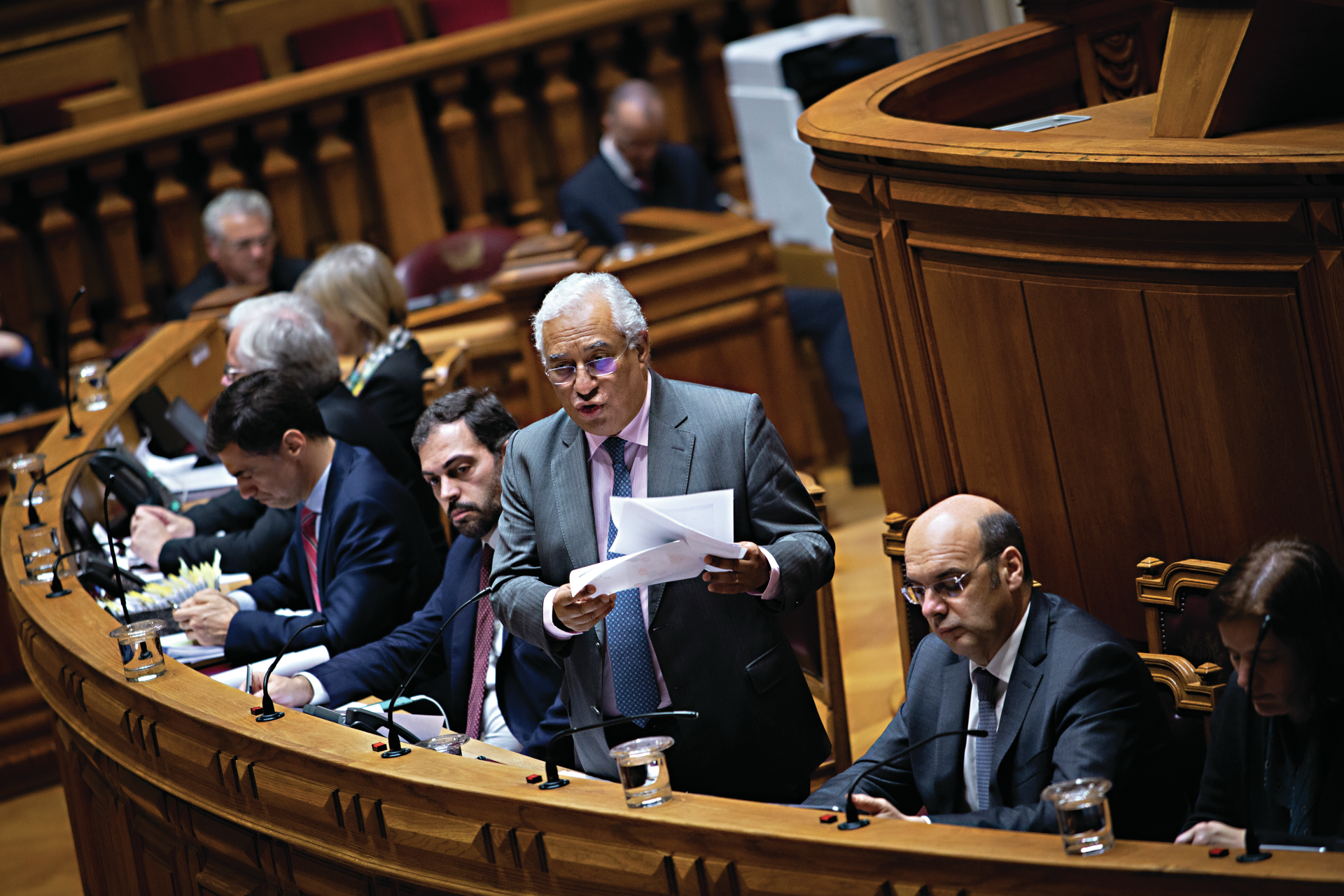 António Costa diz-se “confiante” ao acompanhar esposa às mesas de voto
