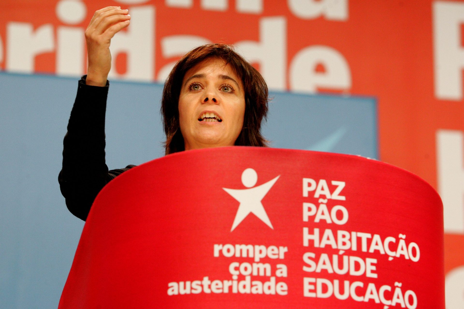 “É verdade que há deputados racistas a mais no Parlamento português”: Catarina Martins reage a derrota pesada