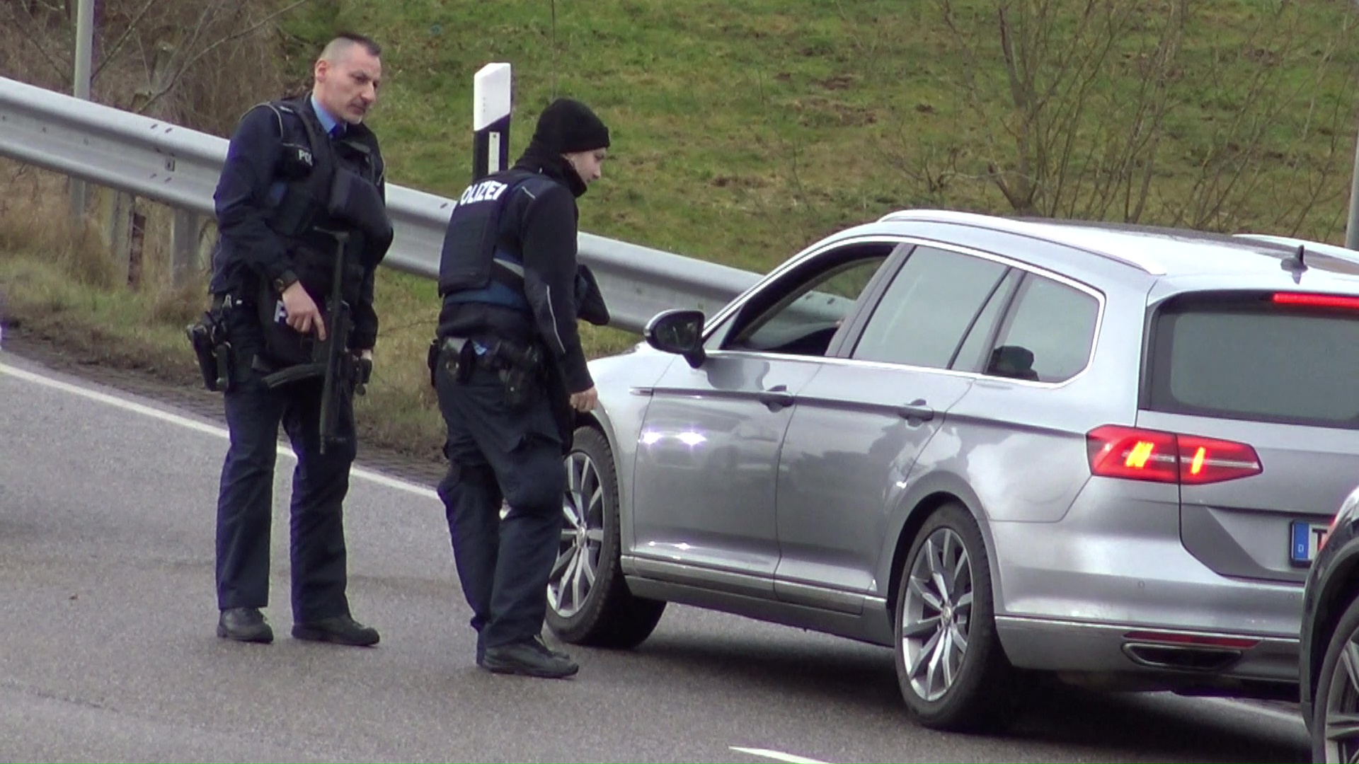 Dois suspeitos detidos pela morte de dois polícias durante uma operação de trânsito na Alemanha