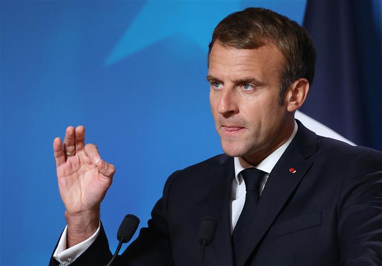 Macron quis irritar os não vacinados, mas acabou por chatear franceses