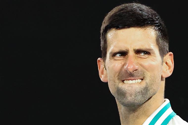 Advogados do Governo australiano perdem recurso para adiar decisão sobre Djokovic