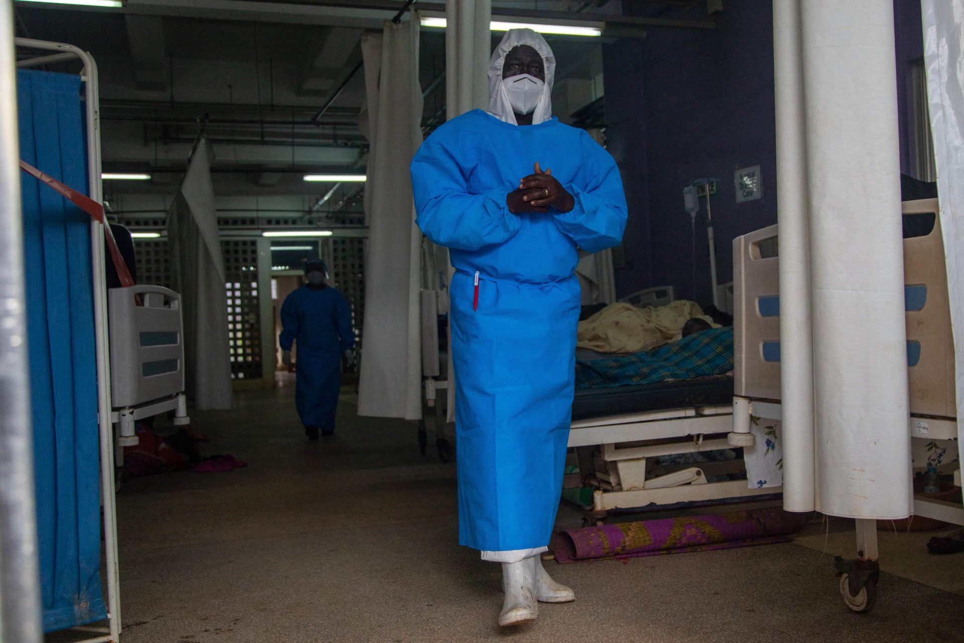 Uganda e OMS declaram fim do surto de Ébola
