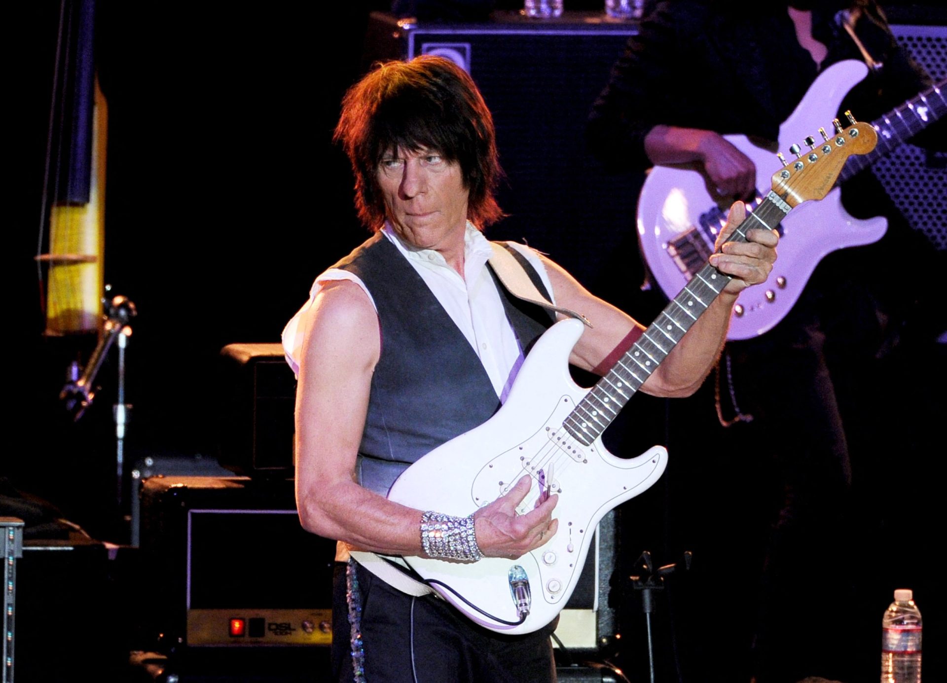 Lendário guitarrista Jeff Beck morre aos 78 anos
