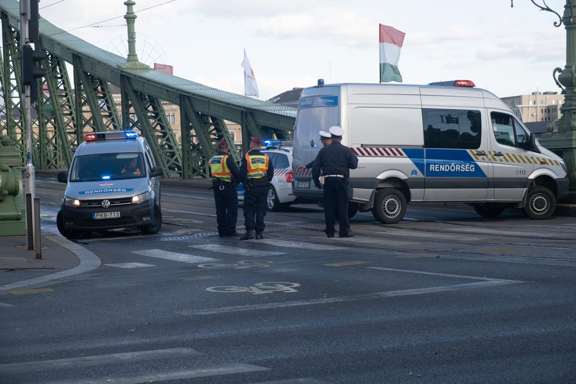 Um polícia morreu e dois ficaram feridos na sequência de esfaqueamento em Budapeste