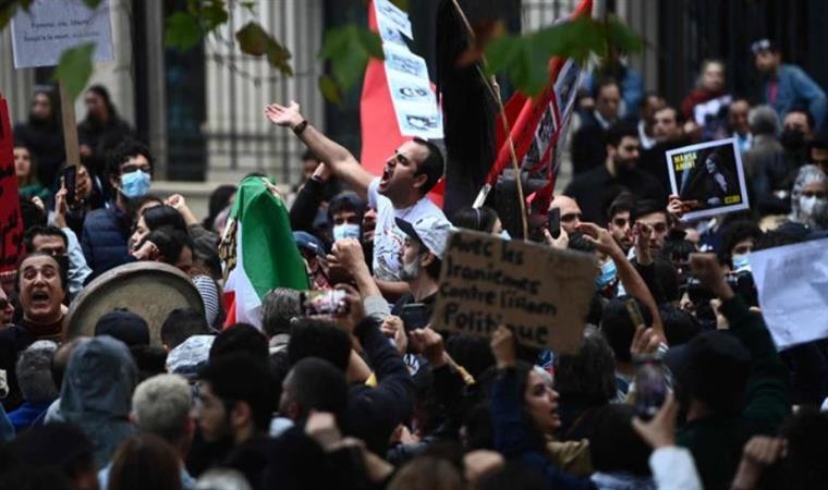 Número de mortos no Irão em protestos sobe para 522, diz ONG